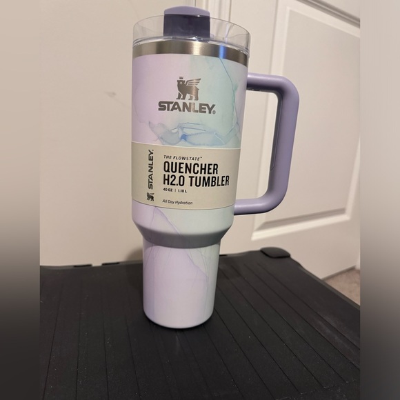 Stanley 40 oz Stainless Steel H2.0 Flowstate Quencher - Picture 1 of 2